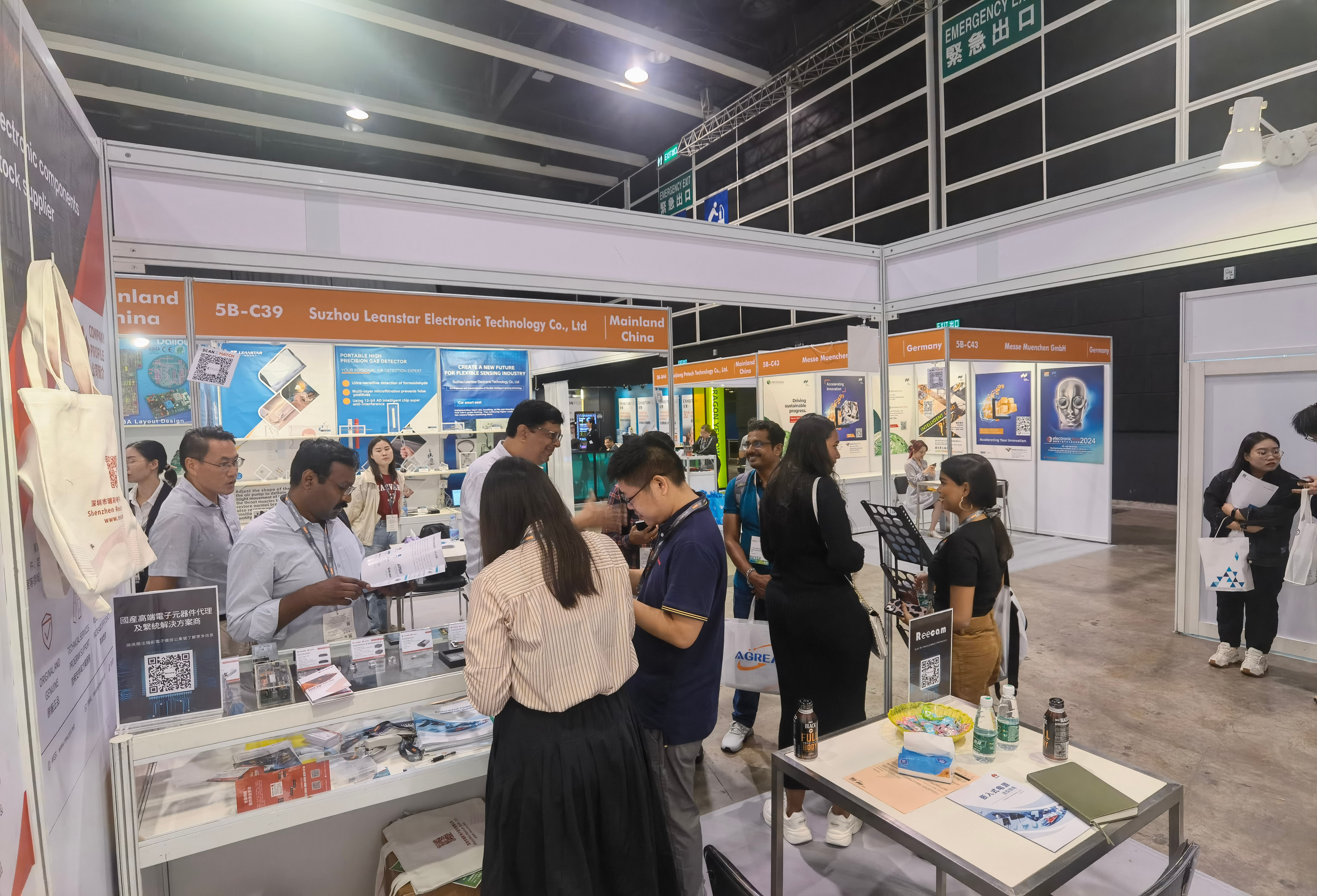 The 2023 Hong Kong Electronics Fair (Autumn Edition) ended successfully, Reecam brought Huawei's power supply products to make a shining appearance!